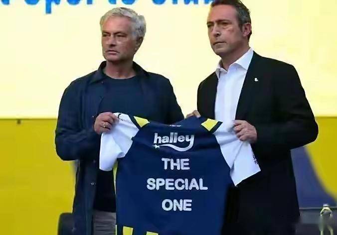 更衣室里老, 捏合球队的, 现在穆帅一