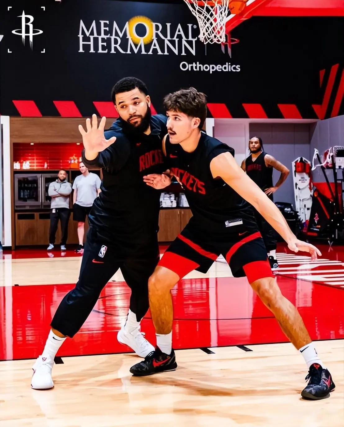 直在训练场, 受了采访