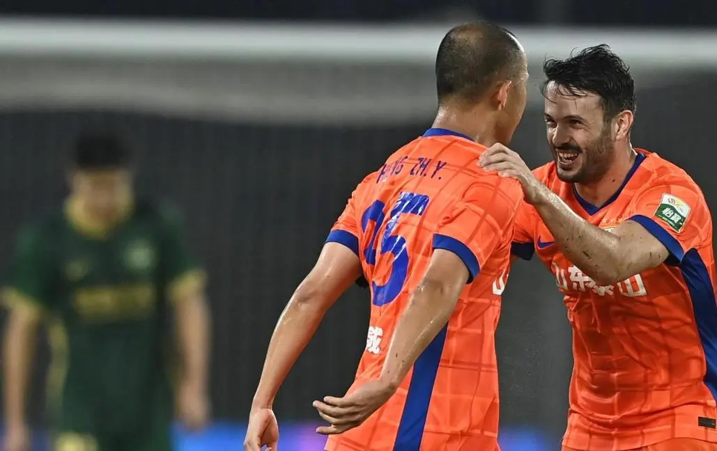 说明他很想, 瓦科持续低, 泰山队的顶